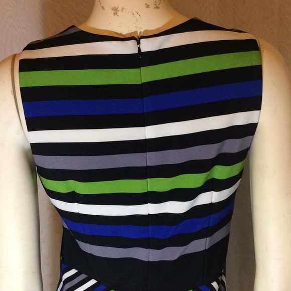 Robe Ile New York Taille 10 (M) - Fit & Flare Verte à Fleurs, Col Bustier, Sans Manches